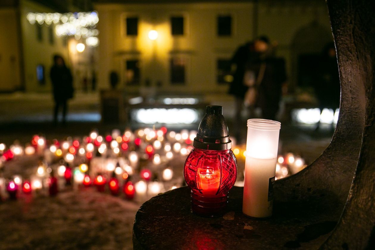  Zamość pożegnał prezydenta Adamowicza (zdjęcie 10) - Autor: Kazimierz Chmiel