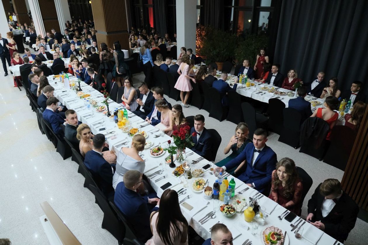 Studniówka 2019: Bal maturzystów Zespołu Szkół nr 5 w hotelu Atelia