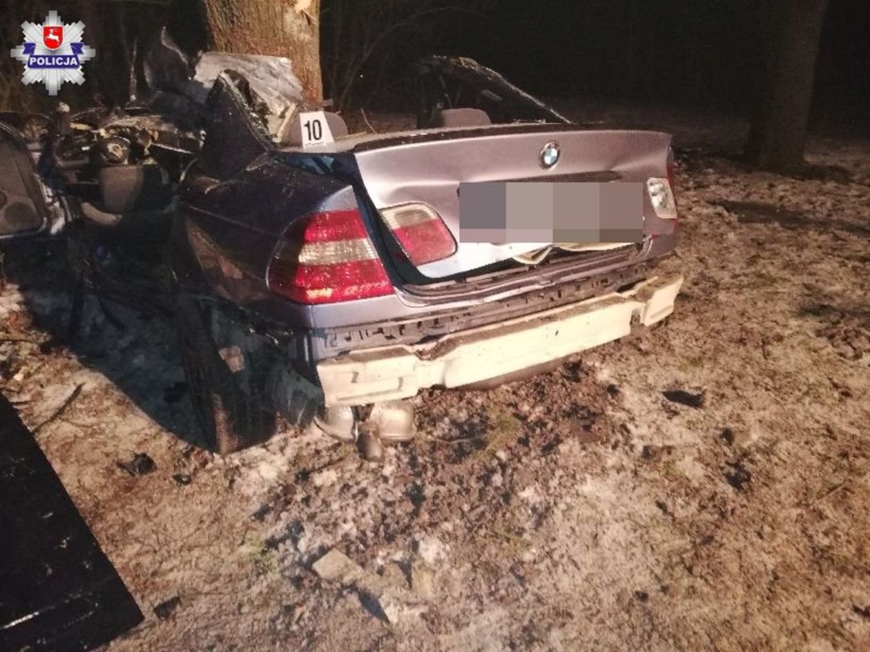  Tuligłowy. W wypadku zginął 22-letni kierowca (zdjęcie 2) - Autor: Policja
