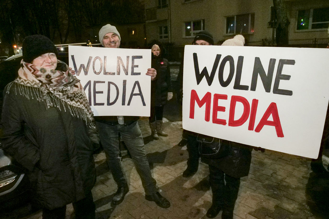 Protest KOD w obronie wolnych mediów  (zdjęcie 14) - Autor: Krzysztof Mazur