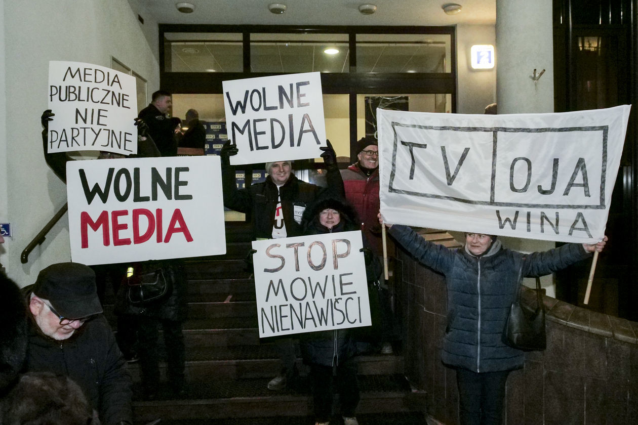 Protest KOD w obronie wolnych mediów 