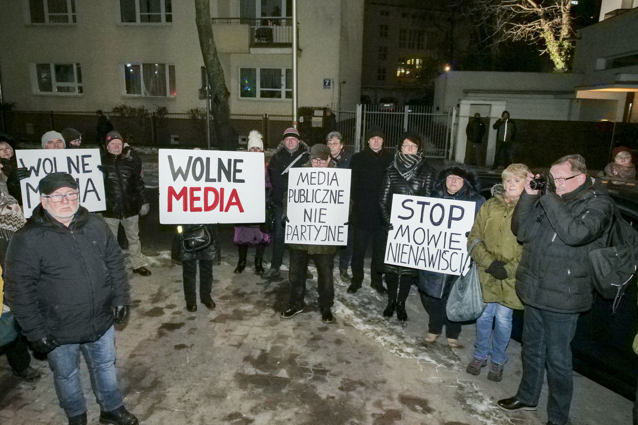  Protest KOD w obronie wolnych mediów  (zdjęcie 5) - Autor: Krzysztof Mazur