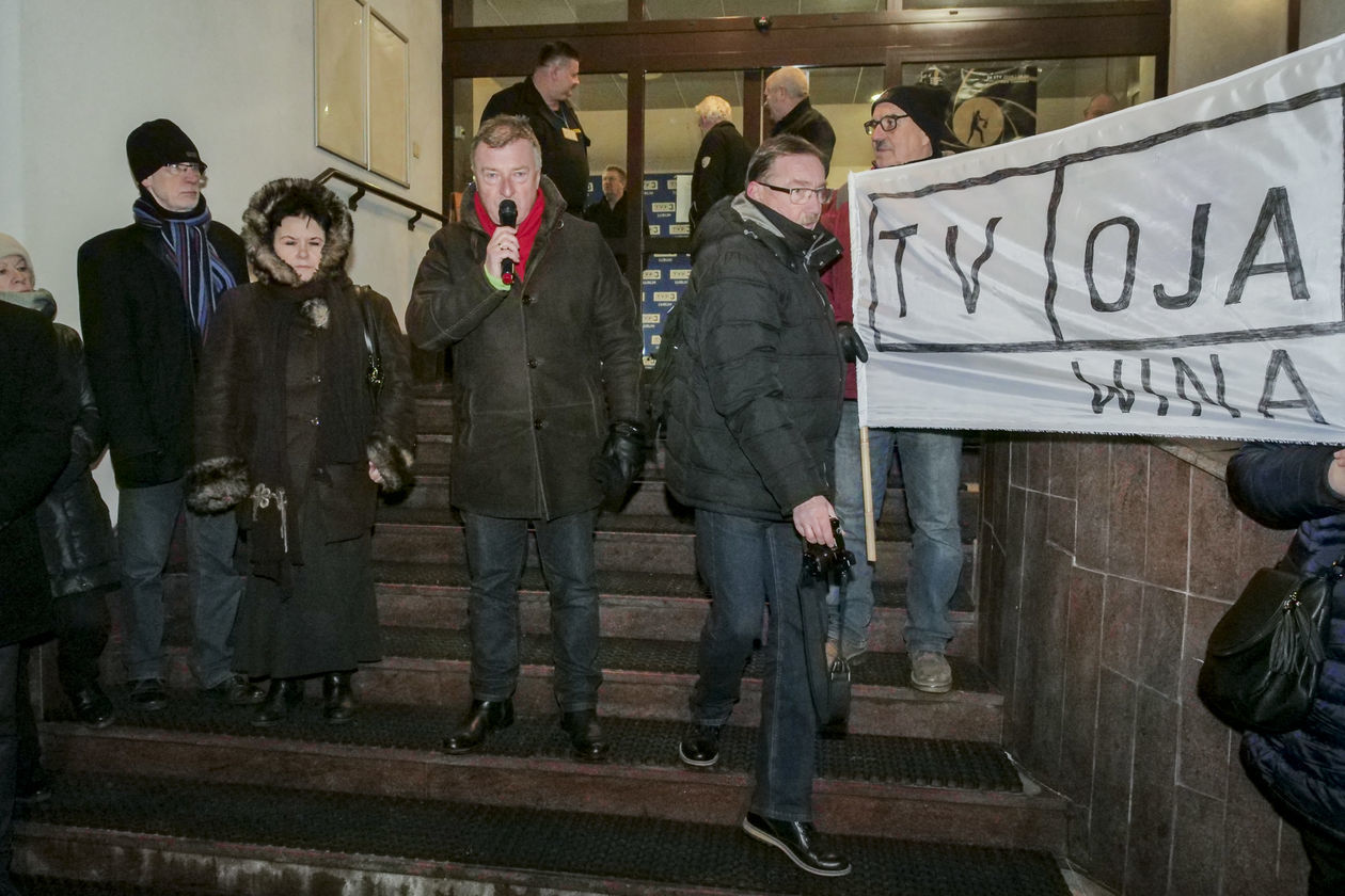  Protest KOD w obronie wolnych mediów  (zdjęcie 13) - Autor: Krzysztof Mazur
