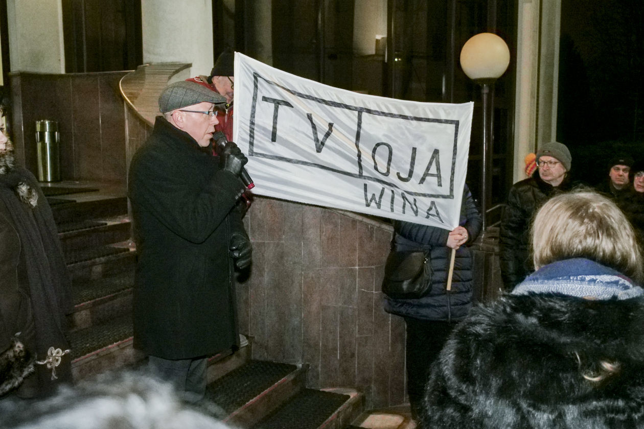  Protest KOD w obronie wolnych mediów  (zdjęcie 6) - Autor: Krzysztof Mazur