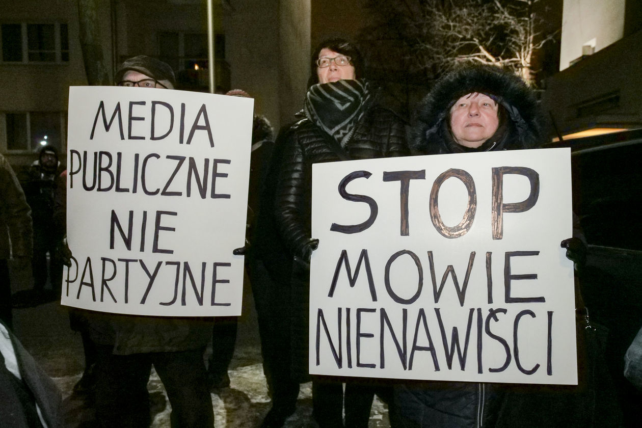  Protest KOD w obronie wolnych mediów  (zdjęcie 12) - Autor: Krzysztof Mazur