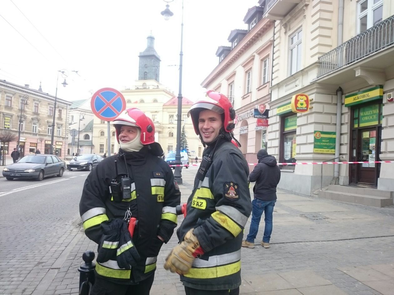  Alarm bombowy w budynku przy ul. Królewskiej w Lublinie (zdjęcie 12) - Autor: Maciej Kaczanowski