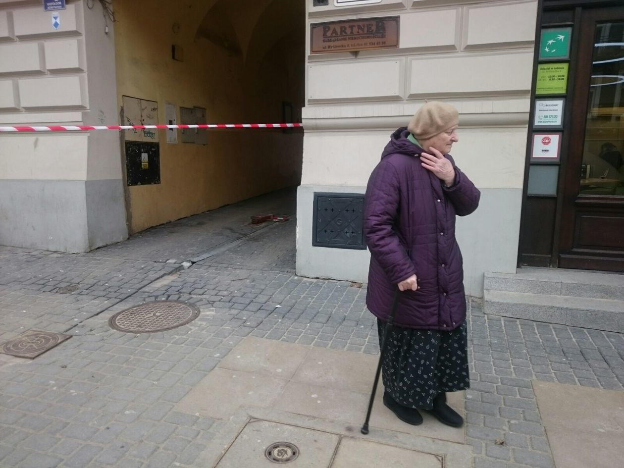  Alarm bombowy w budynku przy ul. Królewskiej w Lublinie (zdjęcie 10) - Autor: Maciej Kaczanowski