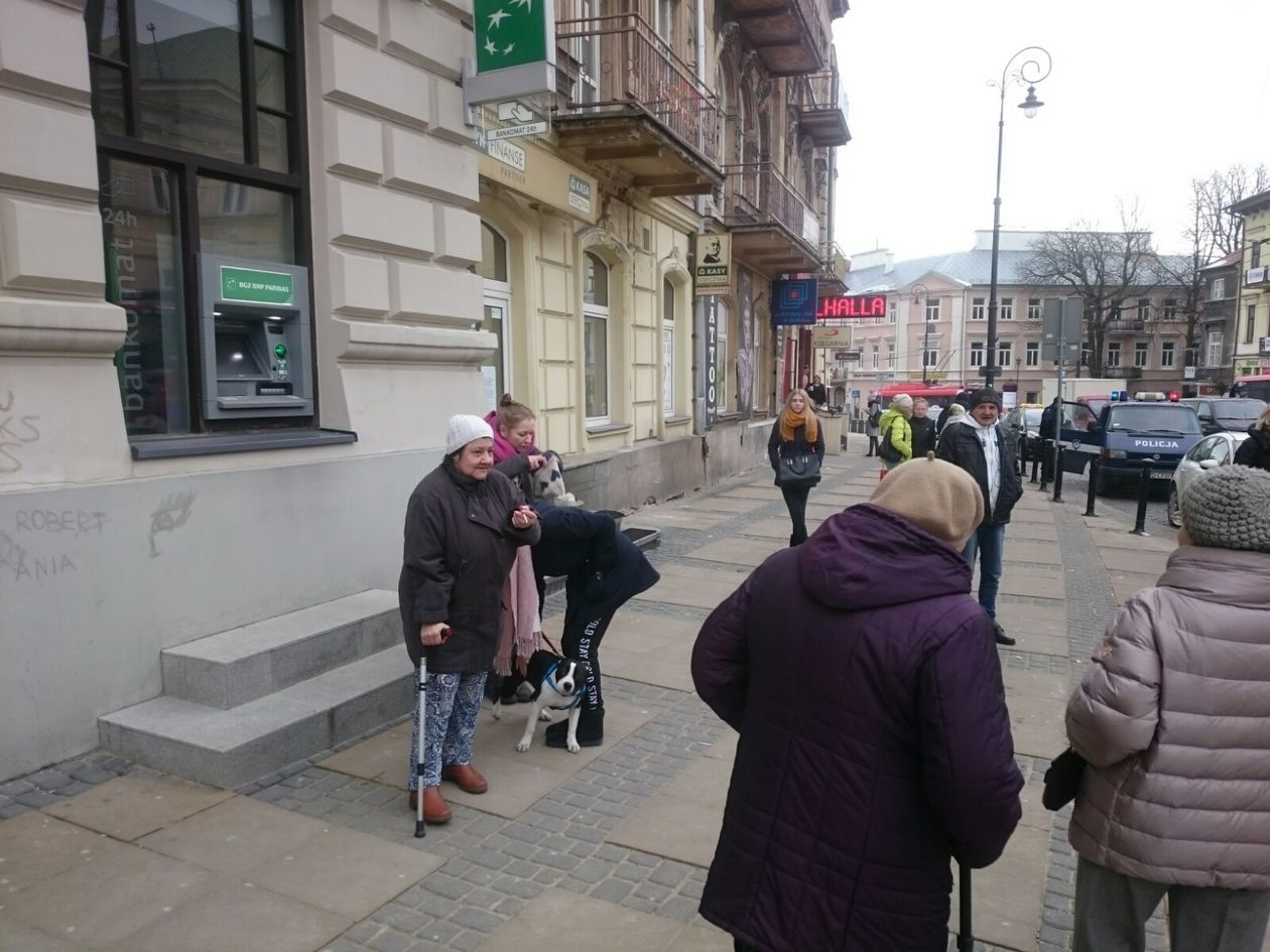  Alarm bombowy w budynku przy ul. Królewskiej w Lublinie (zdjęcie 7) - Autor: Maciej Kaczanowski