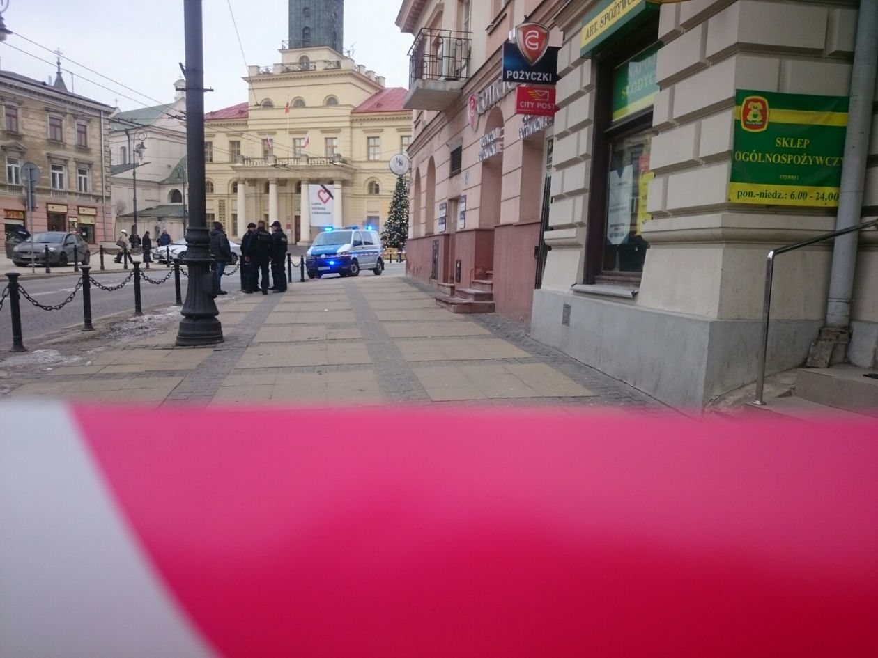  Alarm bombowy w budynku przy ul. Królewskiej w Lublinie (zdjęcie 8) - Autor: Maciej Kaczanowski