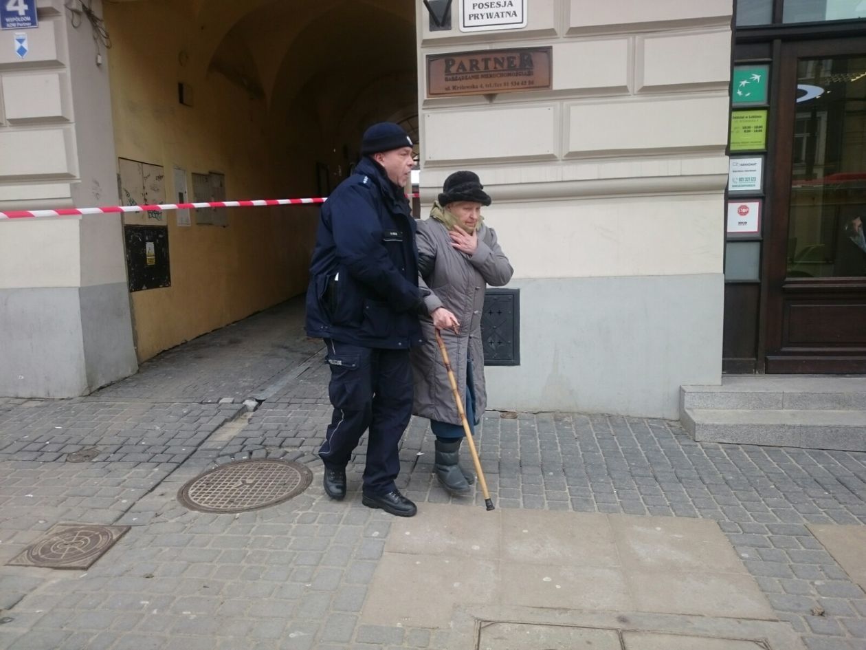  Alarm bombowy w budynku przy ul. Królewskiej w Lublinie (zdjęcie 4) - Autor: Maciej Kaczanowski