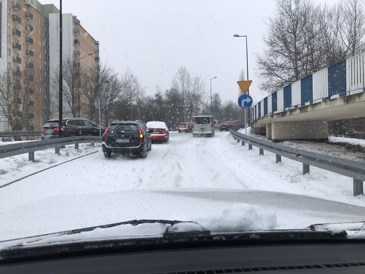  Trudne warunki na drogach w Lublinie i regionie (zdjęcie 11) - Autor: Czytelnik / alarm24