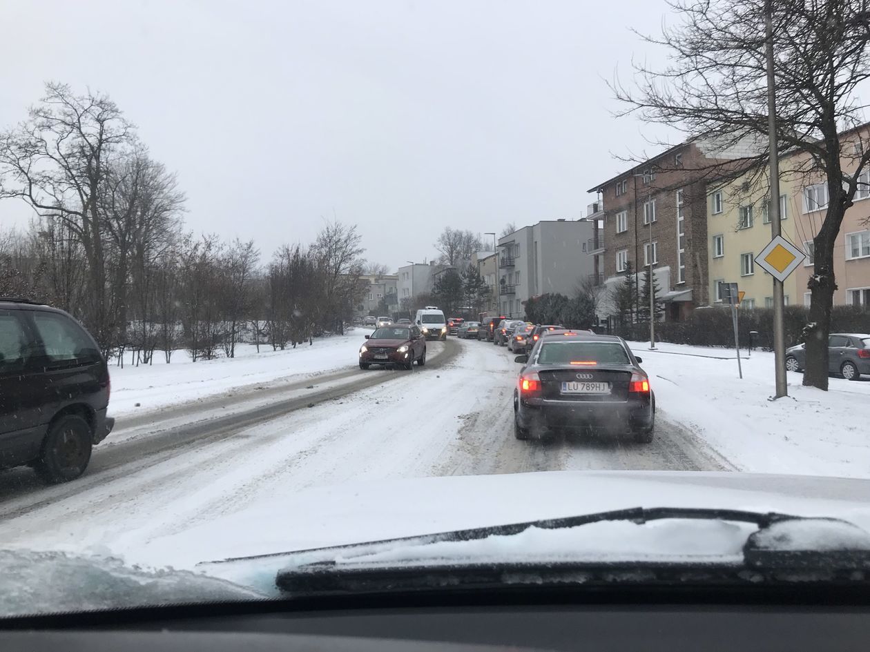 Trudne warunki na drogach w Lublinie i regionie - Autor: Czytelnik / alarm24