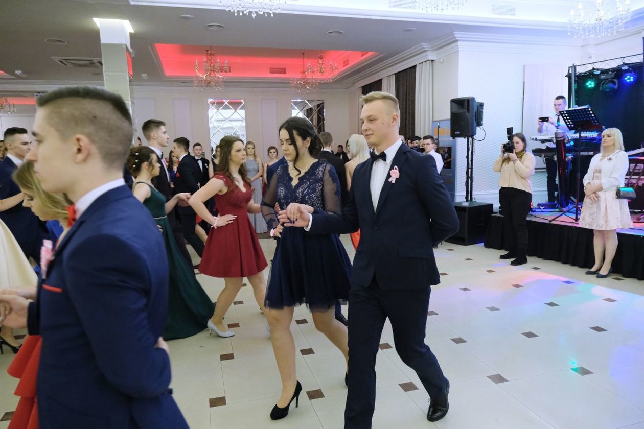  Studniówka 2019: Bal maturzystów XIV LO w hotelu Luxor (zdjęcie 38) - Autor: Maciej Kaczanowski