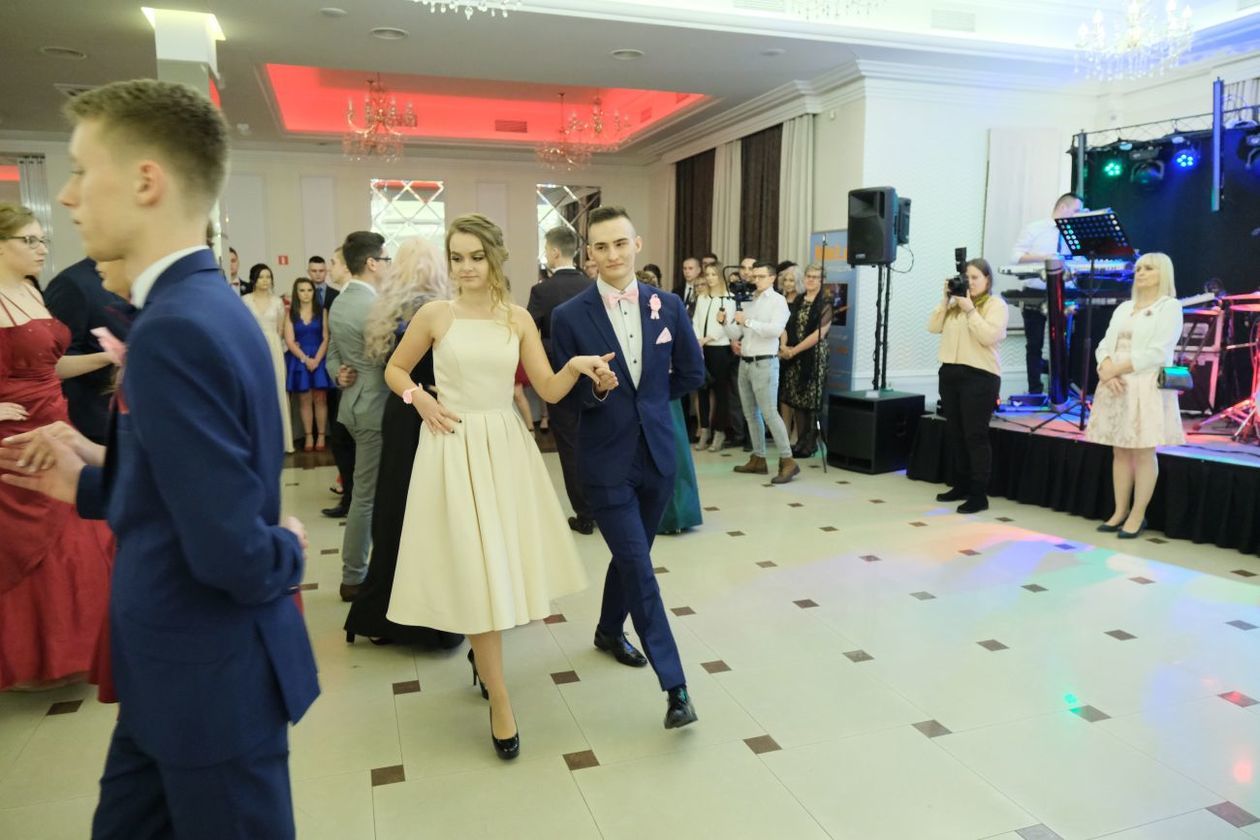  Studniówka 2019: Bal maturzystów XIV LO w hotelu Luxor (zdjęcie 40) - Autor: Maciej Kaczanowski