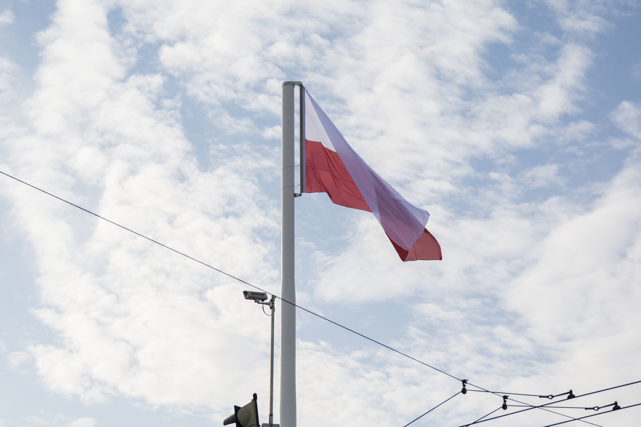  Zmiana flagi na Maszcie Niepodległości w Lublinie (zdjęcie 2) - Autor: Krzysztof Mazur