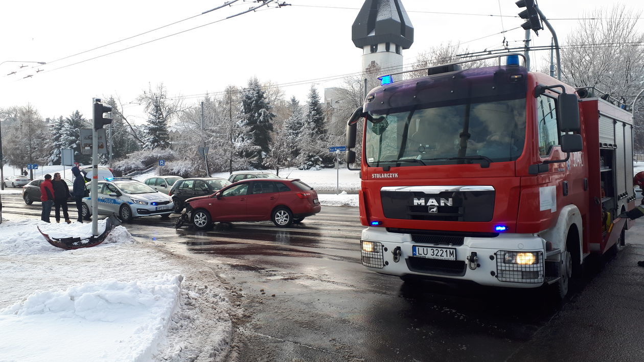  Kolizja na skrzyżowaniu ulicy Roztocze z aleją Kraśnicką (zdjęcie 10) - Autor: Krzysztof Mazur