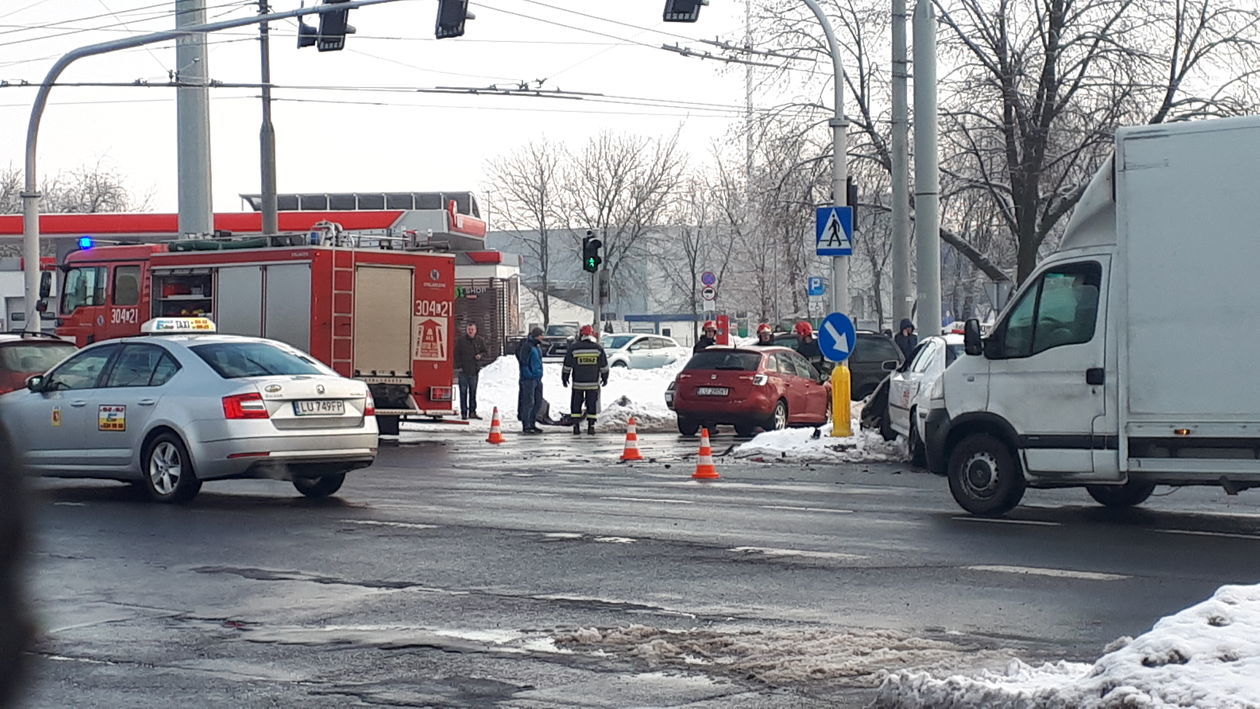  Kolizja na skrzyżowaniu ulicy Roztocze z aleją Kraśnicką (zdjęcie 7) - Autor: Krzysztof Mazur