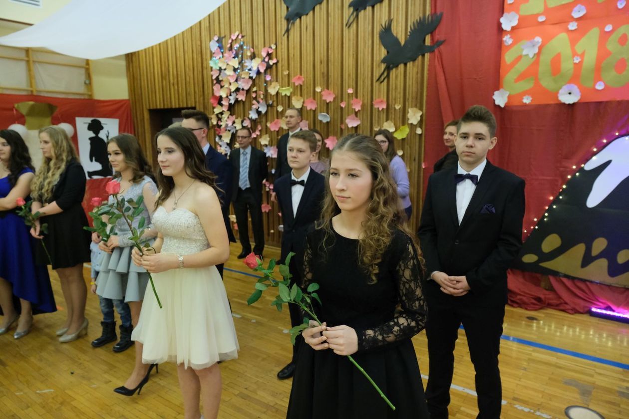 Bal gimnazjalny i ośmioklasistów w SP nr 5 (zdjęcie 18) - Autor: Maciej Kaczanowski