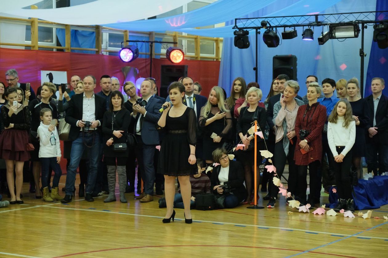  Bal gimnazjalny i ośmioklasistów w SP nr 5 (zdjęcie 28) - Autor: Maciej Kaczanowski