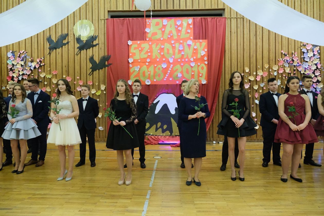  Bal gimnazjalny i ośmioklasistów w SP nr 5 (zdjęcie 2) - Autor: Maciej Kaczanowski