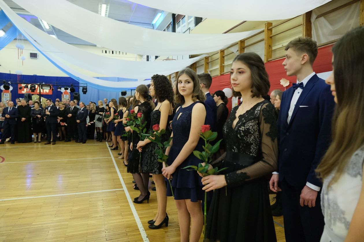  Bal gimnazjalny i ośmioklasistów w SP nr 5 (zdjęcie 3) - Autor: Maciej Kaczanowski
