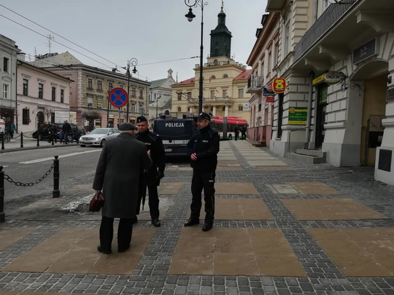  Alarm bombowy w biurach poselskich PO w Lublinie  - Autor: Tomasz Maciuszczak