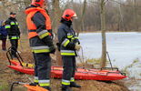 Lodowe ćwiczenia strażaków w Puławach (zdjęcie 4)
