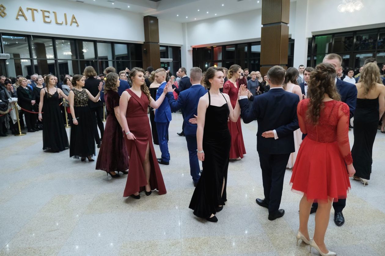  Studniówka 2019: Bal maturzystów V LO w hotelu Atelia (zdjęcie 158) - Autor: Maciej Kaczanowski