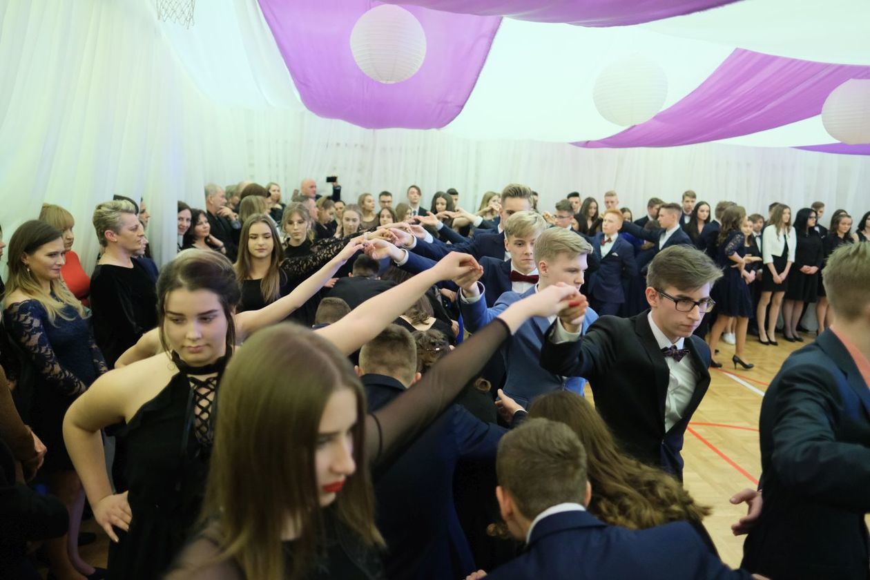  Bal gimnazjalny uczniów Szkoły Podstawowej nr 57 (zdjęcie 3) - Autor: Maciej Kaczanowski