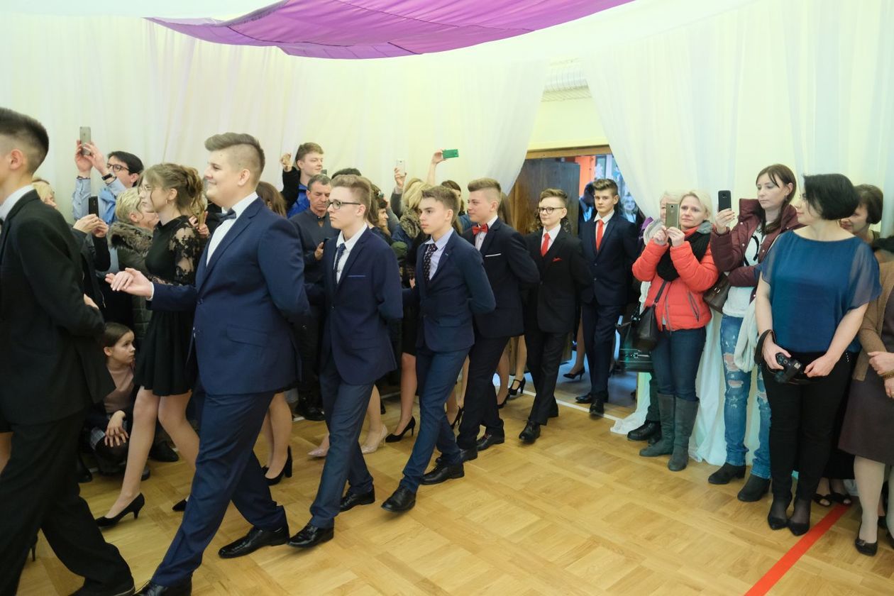  Bal gimnazjalny uczniów Szkoły Podstawowej nr 57 (zdjęcie 58) - Autor: Maciej Kaczanowski