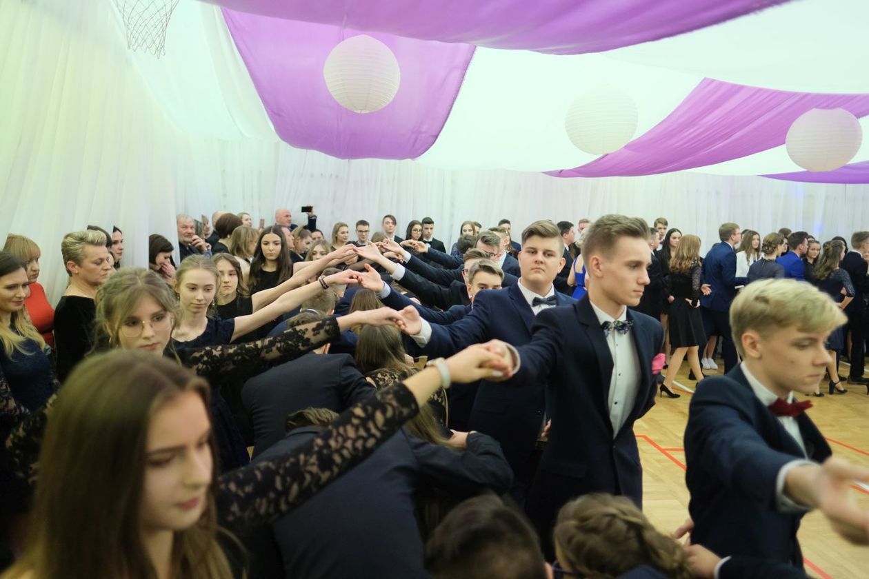  Bal gimnazjalny uczniów Szkoły Podstawowej nr 57 (zdjęcie 2) - Autor: Maciej Kaczanowski