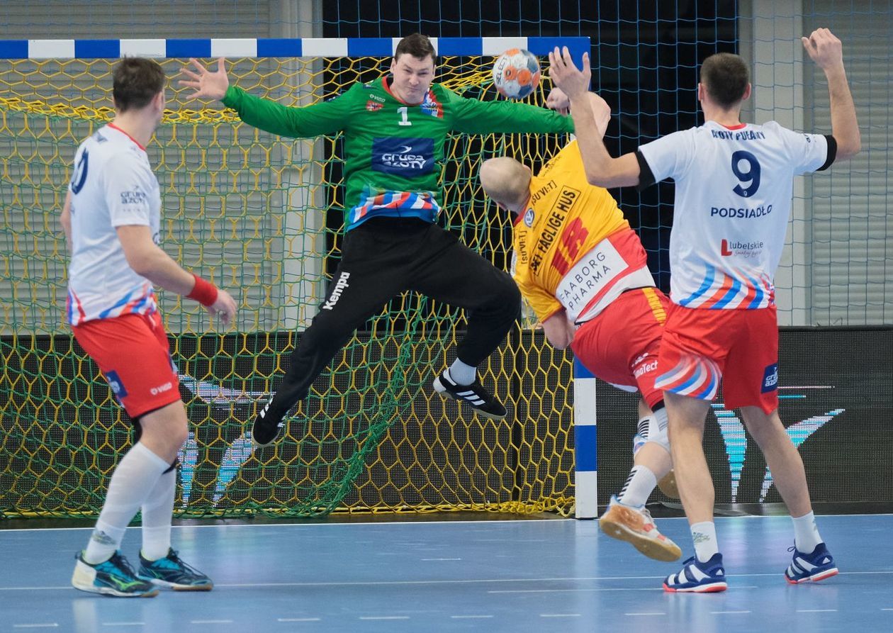  Mecz grupy D Pucharu EHF: zespół Azotów Puławy przegrał z ekipą z Danii trzema bramkami (zdjęcie 6) - Autor: Maciej Kaczanowski
