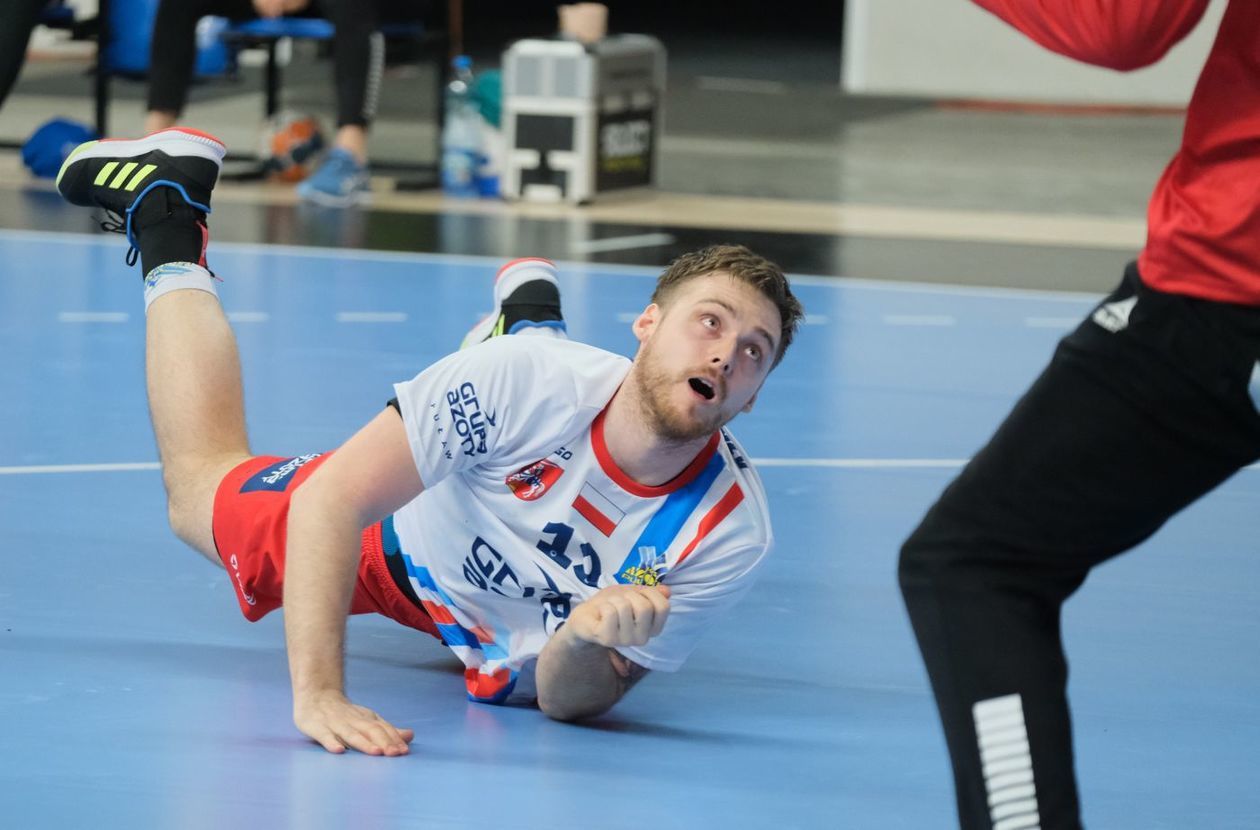  Mecz grupy D Pucharu EHF: zespół Azotów Puławy przegrał z ekipą z Danii trzema bramkami (zdjęcie 16) - Autor: Maciej Kaczanowski
