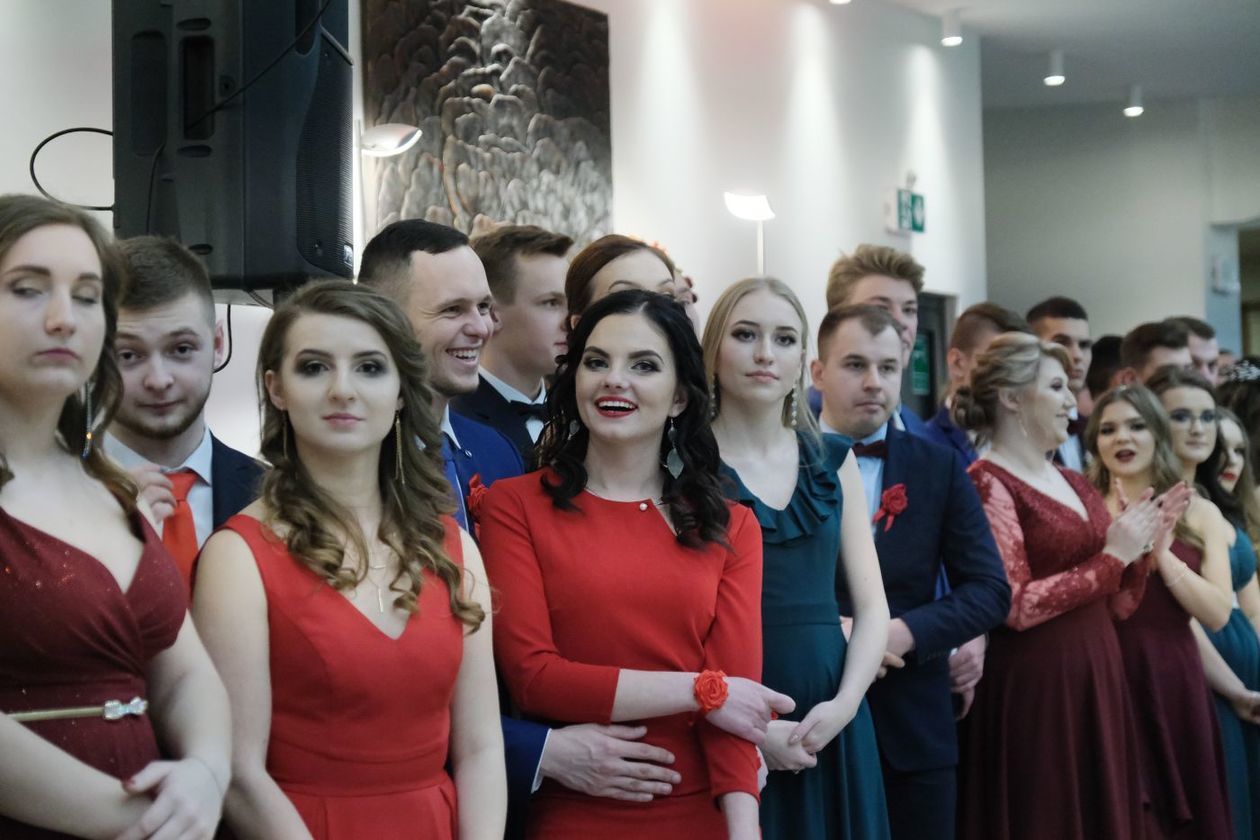  Studniówka 2019: Bal maturzystów ZSE im. A.J. Vetterów w hotelu Atelia (zdjęcie 1) - Autor: Maciej Kaczanowski