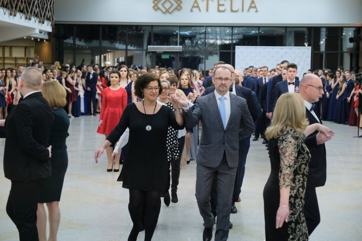  Studniówka 2019: Bal maturzystów ZSE im. A.J. Vetterów w hotelu Atelia (zdjęcie 1) - Autor: Maciej Kaczanowski