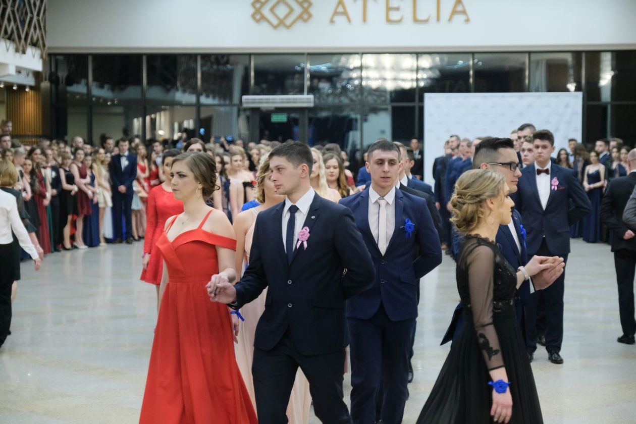  Studniówka 2019: Bal maturzystów ZSE im. A.J. Vetterów w hotelu Atelia (zdjęcie 1) - Autor: Maciej Kaczanowski