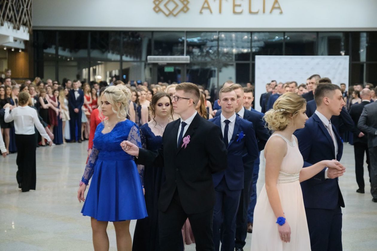  Studniówka 2019: Bal maturzystów ZSE im. A.J. Vetterów w hotelu Atelia (zdjęcie 1) - Autor: Maciej Kaczanowski