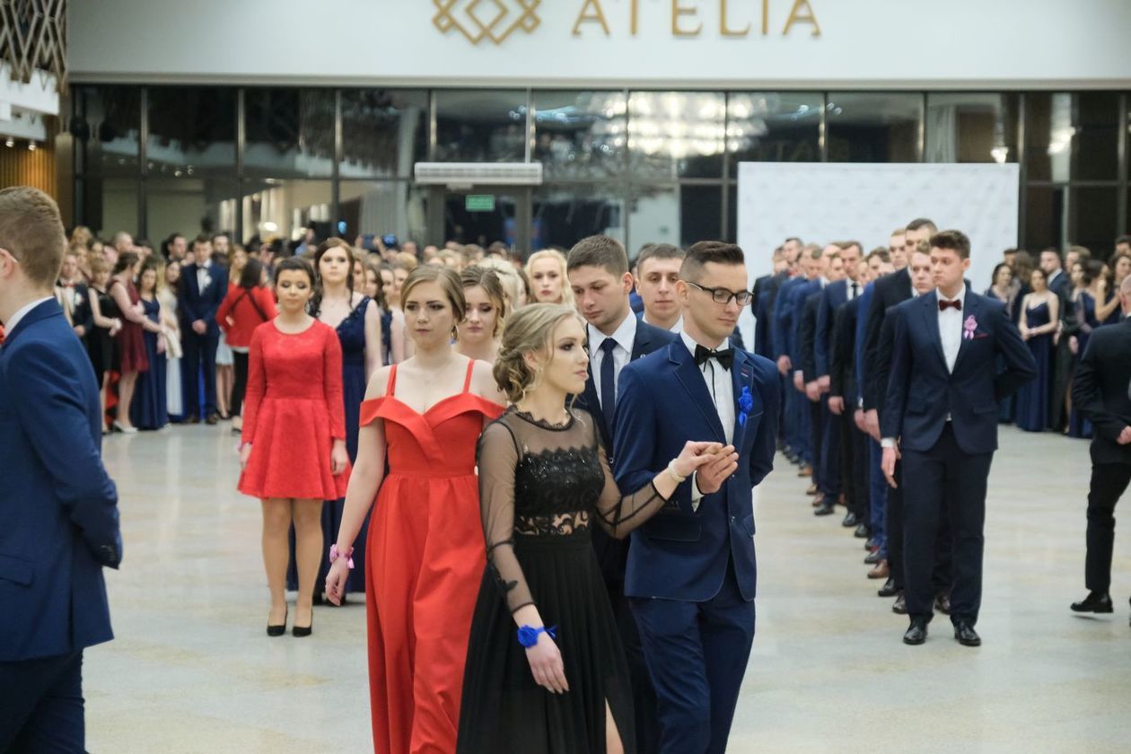  Studniówka 2019: Bal maturzystów ZSE im. A.J. Vetterów w hotelu Atelia (zdjęcie 1) - Autor: Maciej Kaczanowski