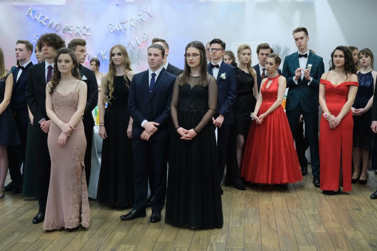  Studniówka 2019: Bal maturzystów z Kazimierza Wielkiego i Batorego w hotelu In Between (zdjęcie 1) - Autor: Maciej Kaczanowski