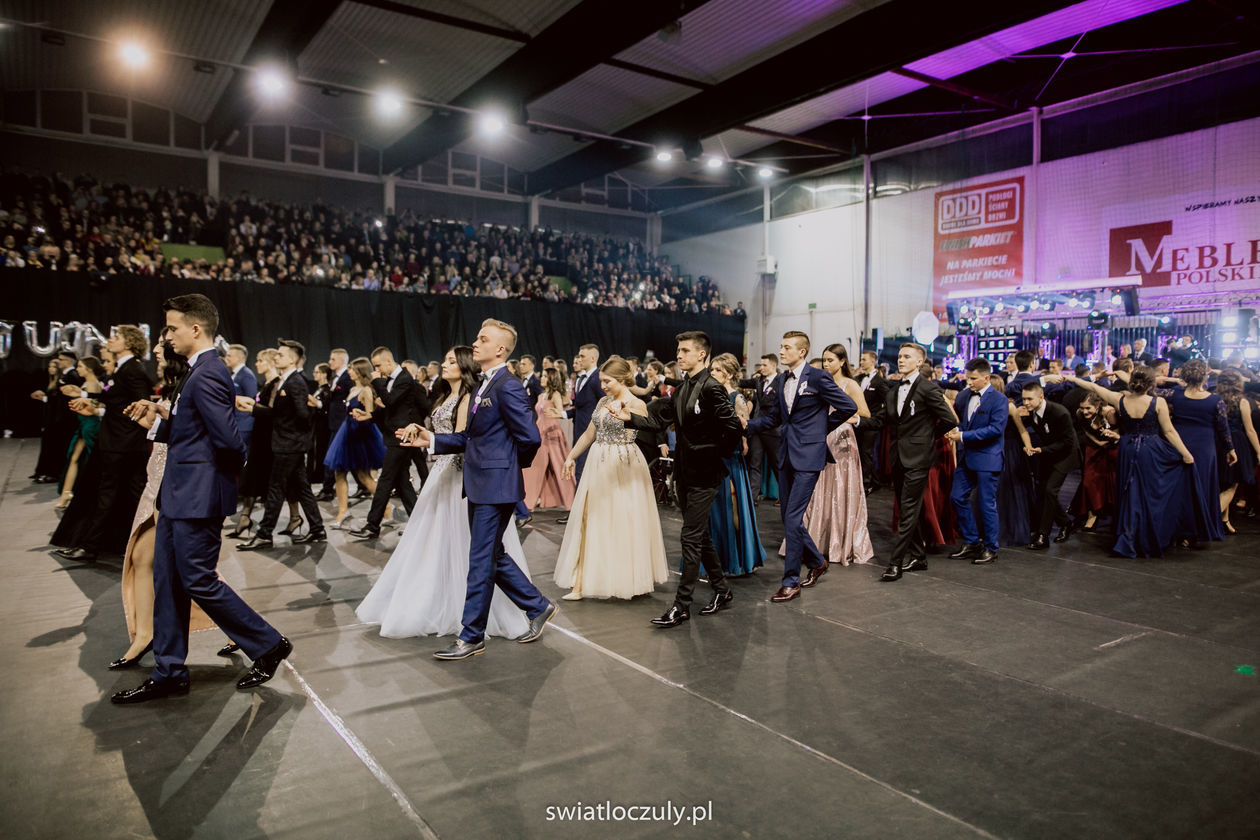 Studniówka uczniów III LO w Zamościu (zdjęcie 1) - Autor: Kazimierz Chmiel
