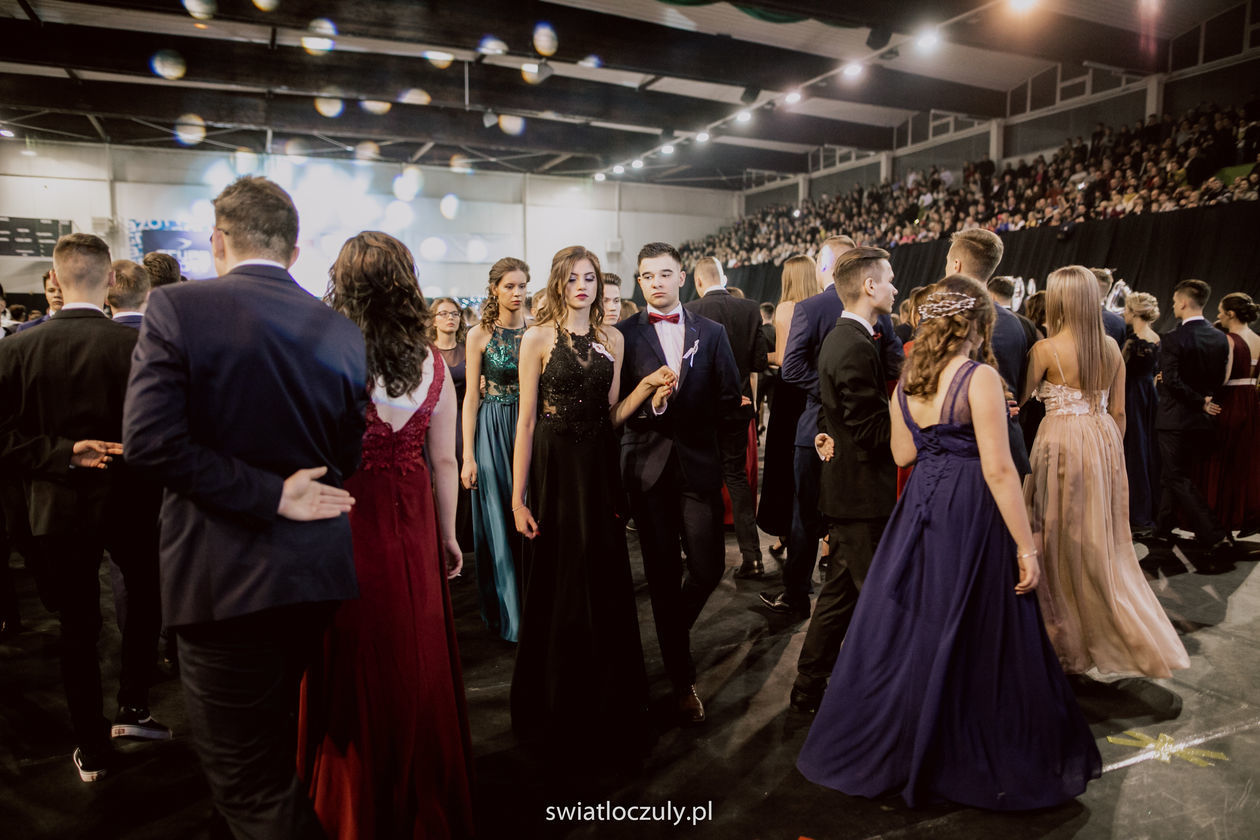  Studniówka uczniów III LO w Zamościu (zdjęcie 1) - Autor: Kazimierz Chmiel