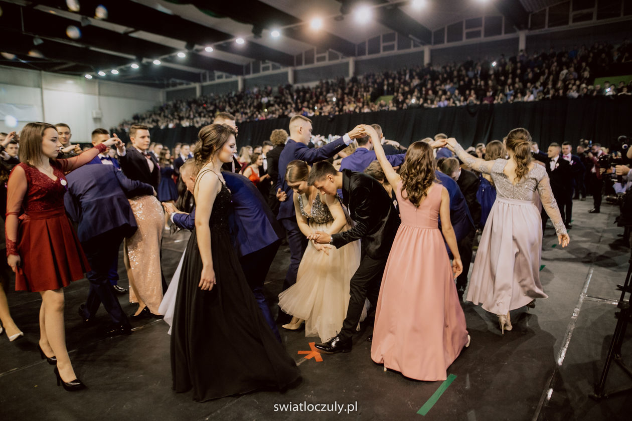  Studniówka uczniów III LO w Zamościu (zdjęcie 1) - Autor: Kazimierz Chmiel