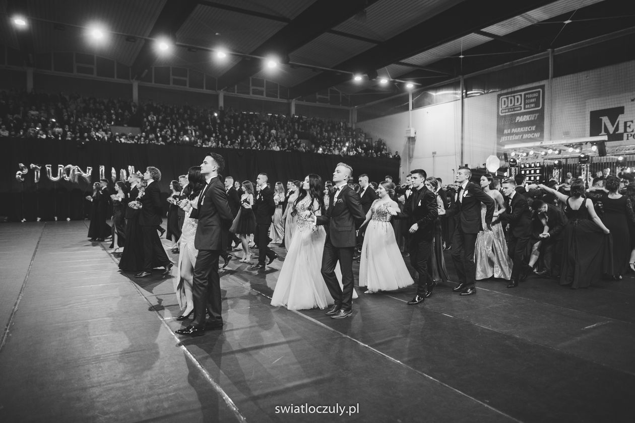 Studniówka uczniów III LO w Zamościu (zdjęcie 1) - Autor: Kazimierz Chmiel