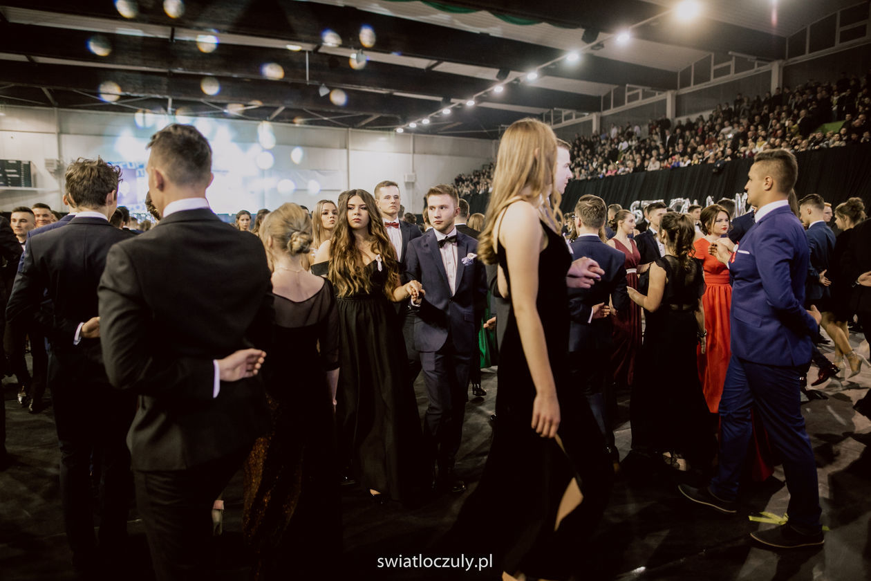  Studniówka uczniów III LO w Zamościu (zdjęcie 1) - Autor: Kazimierz Chmiel
