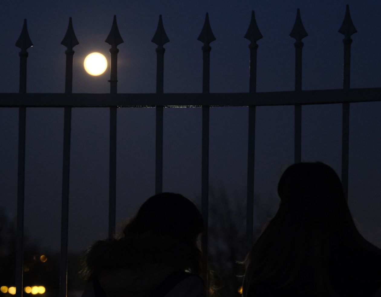  Wielki, czerwony Księżyc nad Lublinem (zdjęcie 4) - Autor: Maciej Kaczanowski