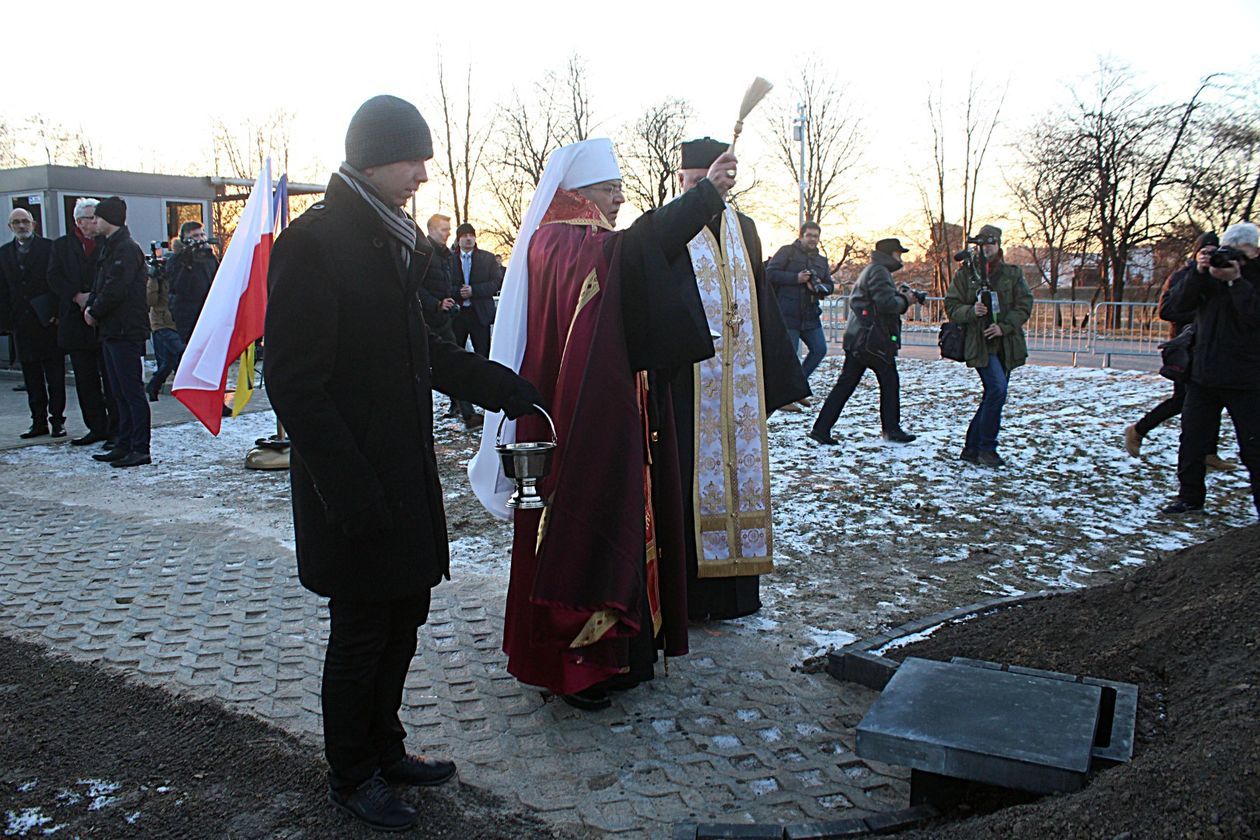  Poroszenko symbolicznie rozpoczął budowę pomnika ks. Kowcza (zdjęcie 1) - Autor: Mirosław Trembecki