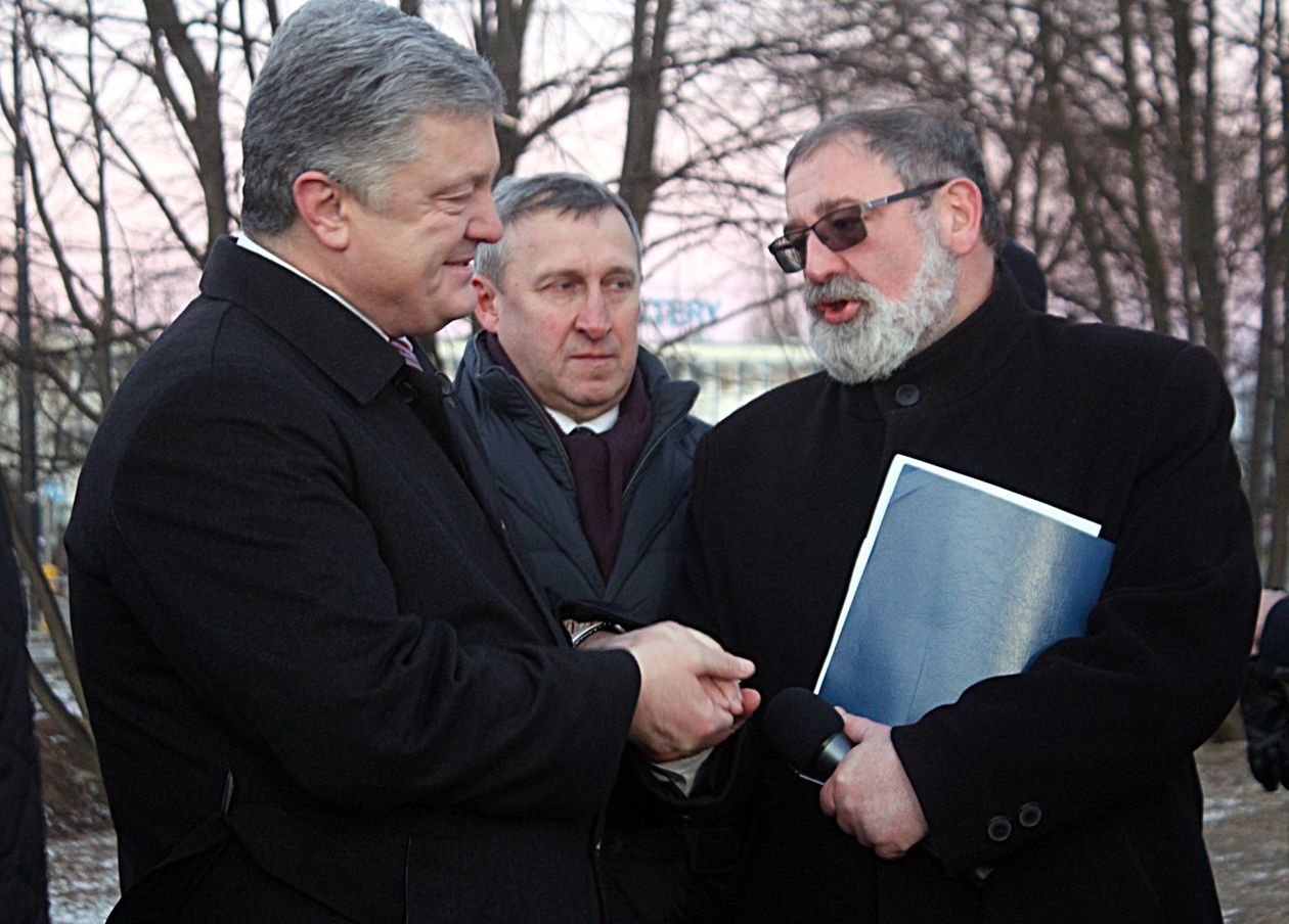  Poroszenko symbolicznie rozpoczął budowę pomnika ks. Kowcza (zdjęcie 1) - Autor: Mirosław Trembecki