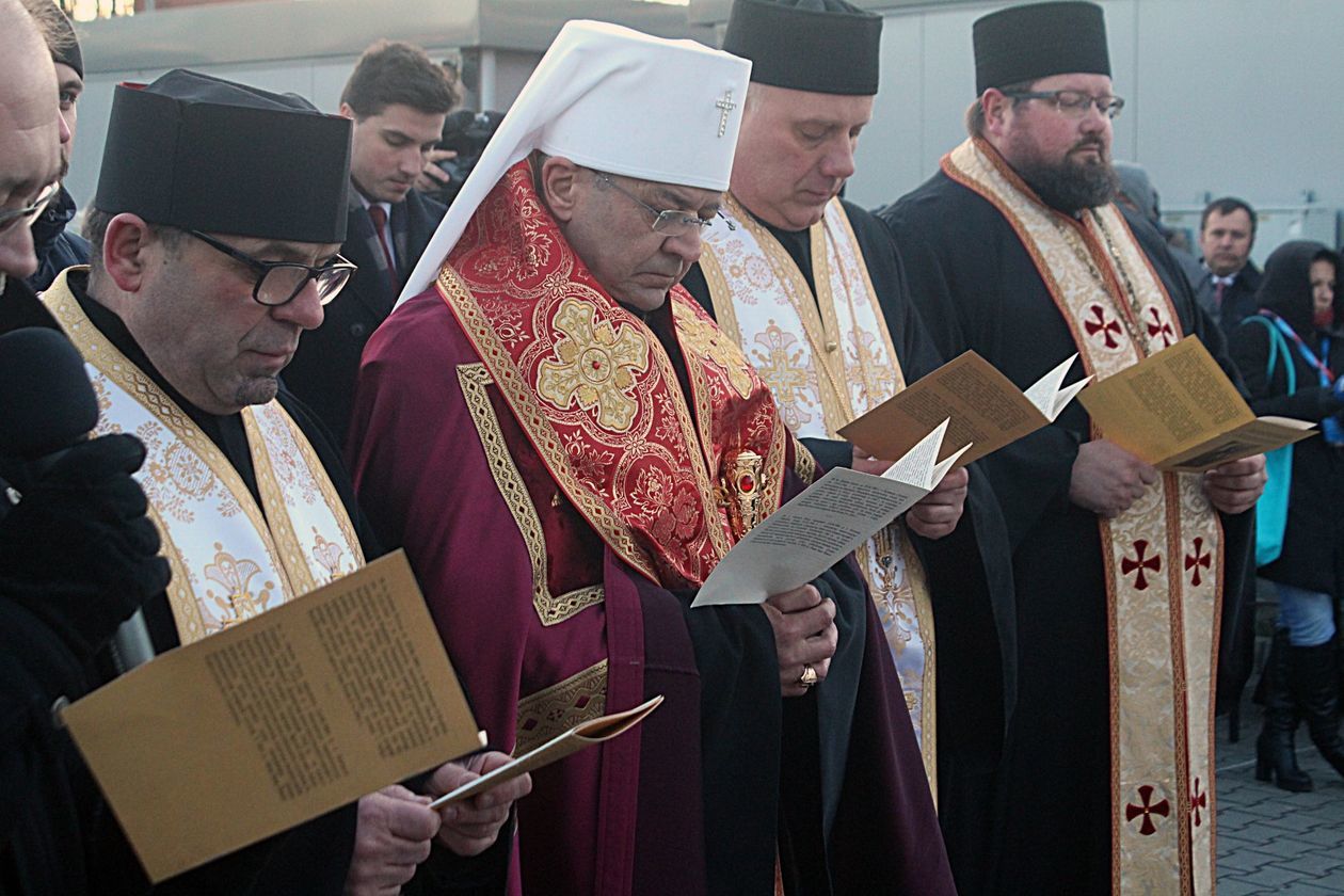  Poroszenko symbolicznie rozpoczął budowę pomnika ks. Kowcza (zdjęcie 1) - Autor: Mirosław Trembecki