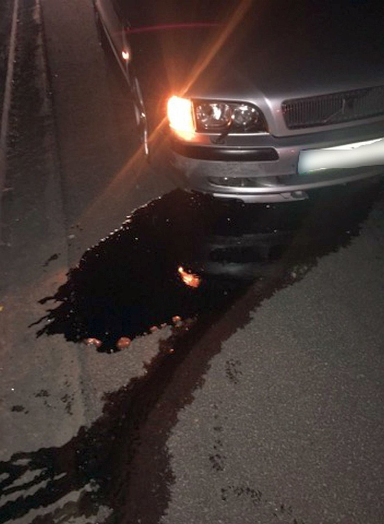  Porozrzucany na S19 złom uszkodził kilka samochodów (zdjęcie 1) - Autor: Alarm 24