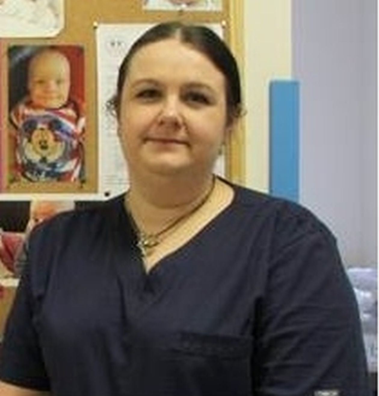  <p><strong>Justyna Domosud</strong></p>
<p>Lekarz neonatolog SPSK 4 Lublin, z-ca kierownika&nbsp; Banku&nbsp; Mleka Kobiecego&nbsp; w&nbsp; Lublinie. Lekarz z serca i z&nbsp; powołania, świetny specjalista. Zajmuje się ratowaniem&nbsp; tych najmniejszych wcześniak&oacute;w</p>
<p><strong>Kod SMS SUKCES.72</strong></p>